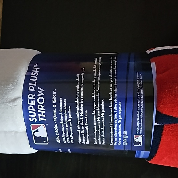 Cleveland Guardian's super plush throw - Picture 4 of 6